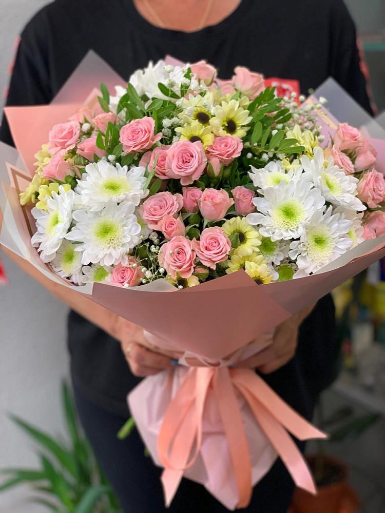 Букет юношеские грезы в Амурске Букет цветов из: Розы и Хризантемы в Амурске