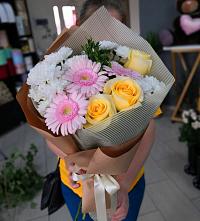 Букет цветов из:  Герберы, Розы и Хризантемы в Амурске