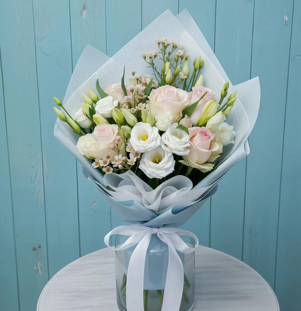 Букет цветов из: Розы и Лизиантусы в Амурске