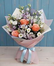 Букет цветов из:  Лизиантусы, Розы, Альстромерии и Гипсофила в Амурске