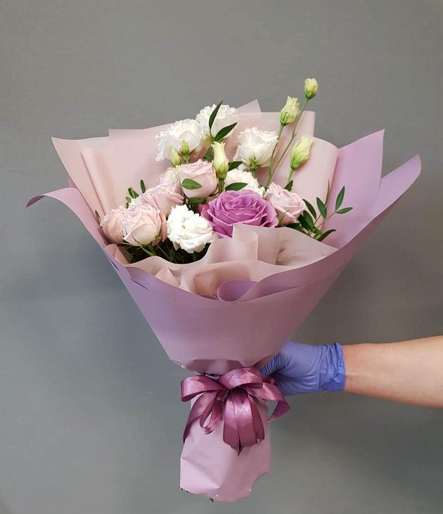 Букет Легкое дыхание в Амурске Букет цветов из: Розы и Лизиантусы в Амурске