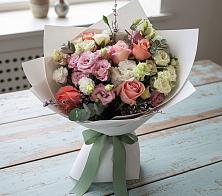 Букет цветов из:  Розы, Лизиантусы и Гвоздики в Амурске